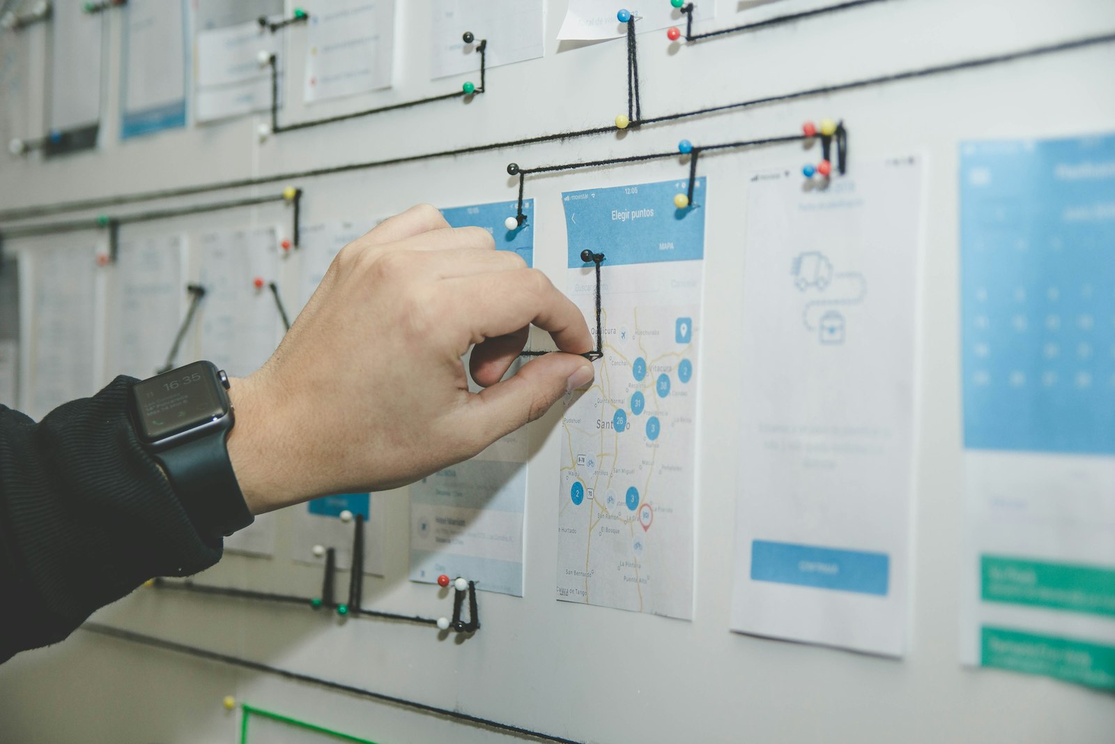 Messaging wall with positioning statements pinned during a strategy session